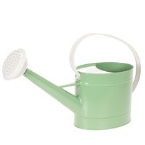 Produkt Metalowa dekoracyjna konewka, w kolorze retro pastelowej zieleni z białymi akcentami, do ogrodu, na balkon i do użytku wewnątrz, 52,5 x 15 x 30 cm