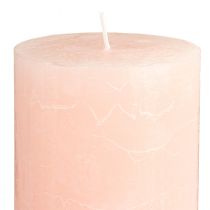 Produkt Świece filarowe barwione na jasnoróżowo, 85×120 mm, zestaw 2 szt. – Eleganckie świece woskowe do romantycznej dekoracji