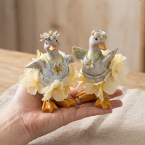Produkt Dekoracyjna figurka kaczki w kwiecistej sukience, wiosenna, szczegółowy dodatek do letniej dekoracji, 11 cm, 2 sztuki