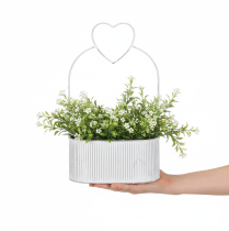 Produkt Dekoracyjna owalna metalowa miska z sercem, biała, 20/16 cm, zestaw 2 szt.