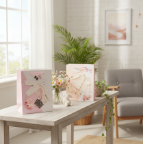 Produkt Torby na prezent dla dziewczynki z motywem ubranek 23×18cm 2 sztuki