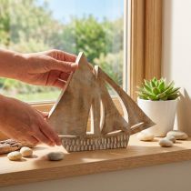Produkt Drewniana żaglówka, dekoracja morska, łódź drewniana w kolorze naturalnym, biała W23cm