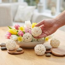 Produkt Dekoracja stołu z kulkami z bielonego rattanu, rattan w kolorze kremowym, Ø5cm, 24 sztuki