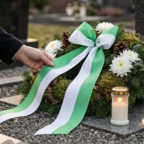Produkt Wstążka do wieńca Moiré 125 mm x 25 m w kolorze zielonym i białym, wstążka taftowa, wstążka narodowa, wstążka dekoracyjna