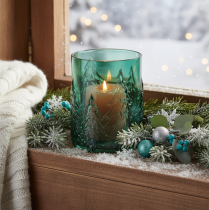 Produkt Szklany świecznik typu tealight z reliefem jodeł, dekoracja świąteczna, 16 cm