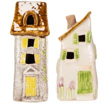 Produkt Rustykalny ceramiczny domek z jasnymi diodami LED, idealny jako nastrojowa dekoracja stołu, 15 cm, 2 sztuki