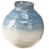 Produkt Wazon ceramiczny szkliwiony w kolorze niebiesko-białym, pleciony, wys. 18,5 cm