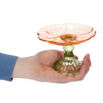 Produkt Dekoracyjny szklany talerz na nóżce, z motywem kwiatowym, do stylowej dekoracji stołu i letniego wystroju, 15 cm