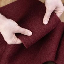 Produkt Filcowa wstążka wełniana, ciemnoczerwona, 15 cm x 5 m, do dekoracji i rękodzieła
