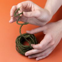 Produkt Zielony wełniany sznurek ze złotą nicią, 5m x 5mm z drutem, do dekoracji i rękodzieła