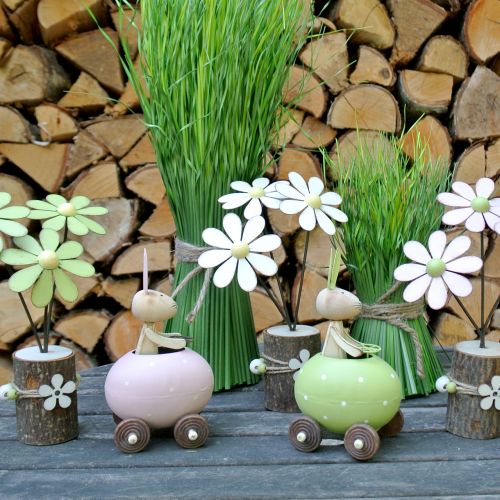 Floristik24 Zajączek w samochodzie z jajkiem 15cm x 8cm x 7,5cm 3szt.