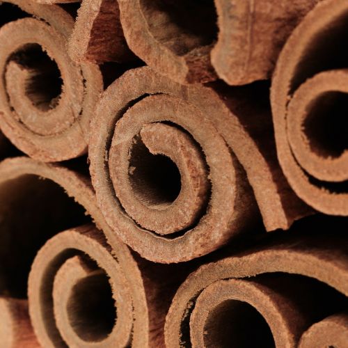Produkt Dekoracyjna cynamonowa dekoracja świąteczna bułeczki cynamonowe laski cynamonu 10cm 500g