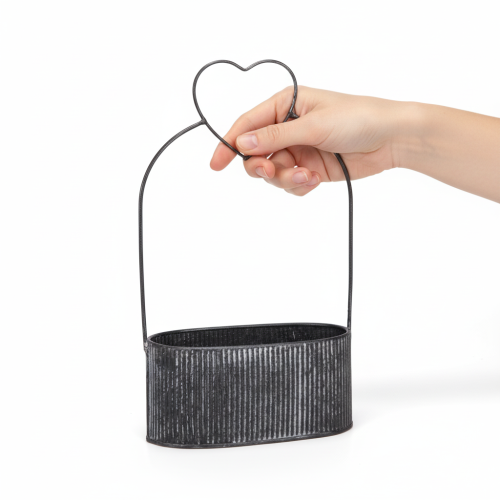 Produkt Dekoracyjna owalna metalowa miska z sercem, czarna, 20/16 cm, zestaw 2 szt.