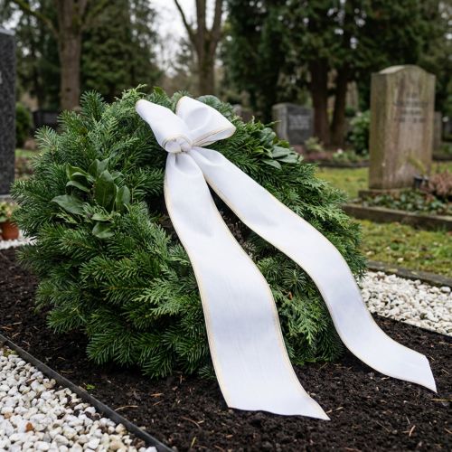 Produkt Biała wstążka do wieńca z mory ze złotym perłowym brzegiem, 175 mm - Elegancka wstążka do dekoracji i florystyki