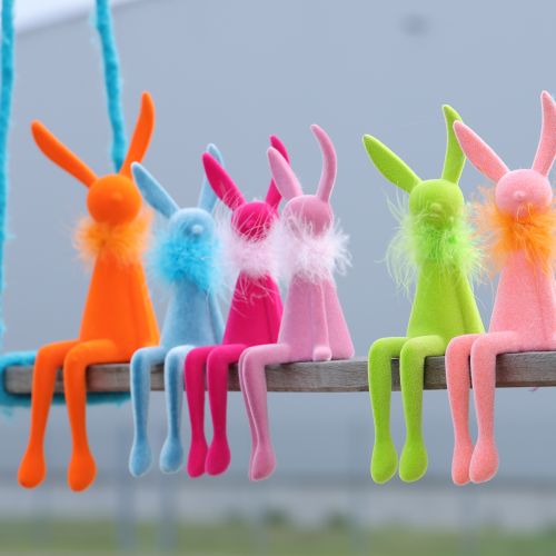 Produkt Figurka siedzącego zajączka wielkanocnego na półkę, na Wielkanoc i wiosnę, 27 cm, 2 sztuki