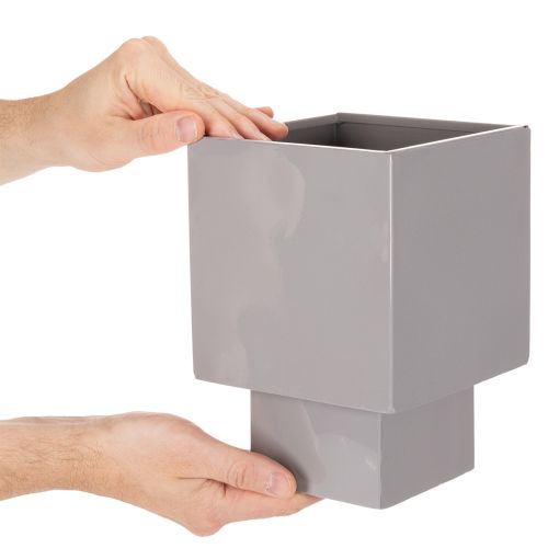 Szara doniczka w kształcie kostki z podstawą do nowoczesnej dekoracji, 22 cm | Floristik24.pl