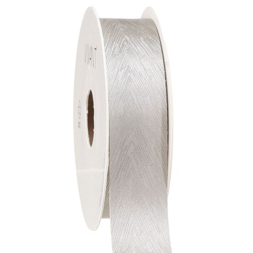 Produkt Luksusowa srebrna jedwabna wstążka z eleganckim wzorem w piórka - idealna na wesela i uroczyste okazje. Szeroka 25 mm, długość 15 m
