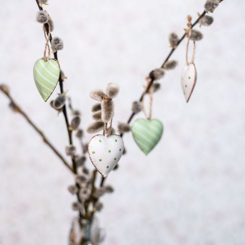 Produkt Metalowe serca do zawieszenia, walentynki, wiosenna dekoracja, zawieszka w kształcie serca zielona, biała wys.3,5cm 10szt