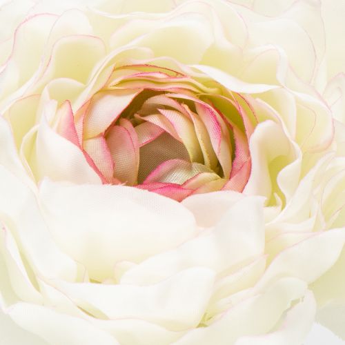 Produkt Sztuczny jaskier z delikatnymi kwiatami, stanowiący stylową i łatwą w pielęgnacji dekorację, 51 cm, 3 sztuki.