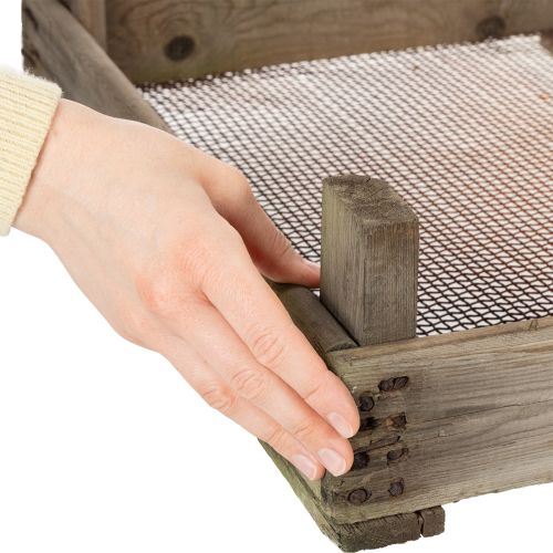 Produkt Drewniana skrzynka w stylu rustykalnym z siatką drucianą, sitko do cebuli, dekoracyjna, 75×50×14 cm