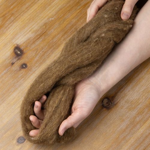 Produkt Sznurek wełniany, wełna dekoracyjna, brązowy, 2 m. Sznurek wełniany, wełna do filcowania, do rękodzieła i florystyki.