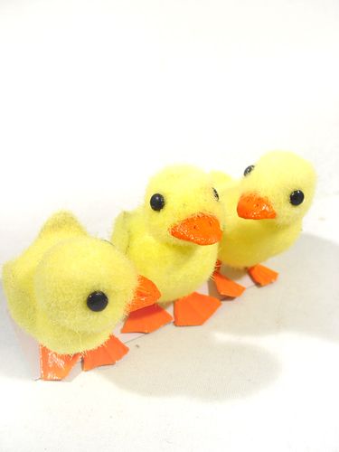 Floristik24 Pisklęta w. druciane nóżki 8cm 12szt. żółte/pomarańczowe