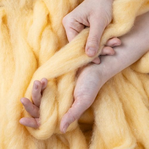 Produkt Sznurek wełniany, wstążka wełniana, kremowo-pomarańczowy, 10m wełny na wieńce i kompozycje