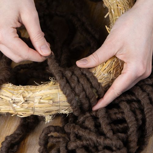 Produkt Puszysty wełniany sznurek Mirabell, brązowy, 25 m dekoracyjna wstążka do florystyki i rękodzieła