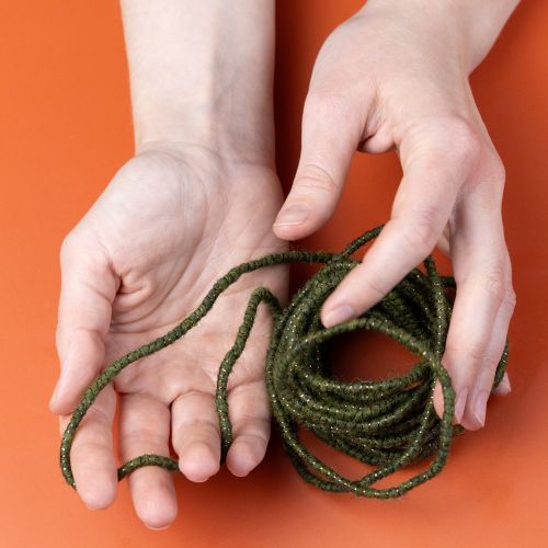 Produkt Zielony wełniany sznurek ze złotą nicią, 5m x 5mm z drutem, do dekoracji i rękodzieła