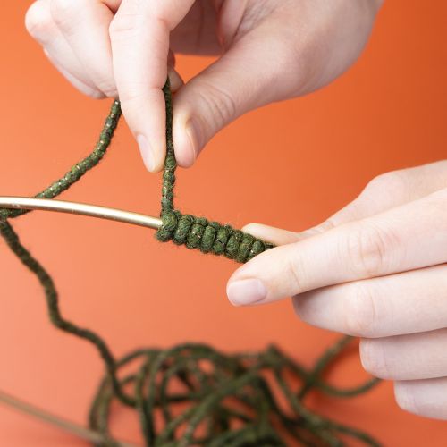 Produkt Zielony wełniany sznurek ze złotą nicią, 5m x 5mm z drutem, do dekoracji i rękodzieła