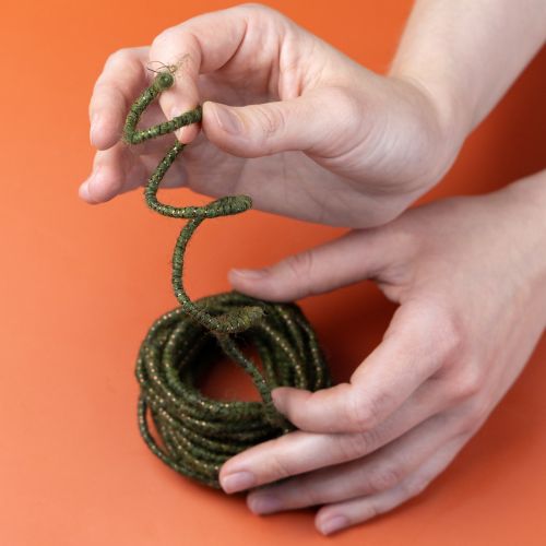 Produkt Zielony wełniany sznurek ze złotą nicią, 5m x 5mm z drutem, do dekoracji i rękodzieła