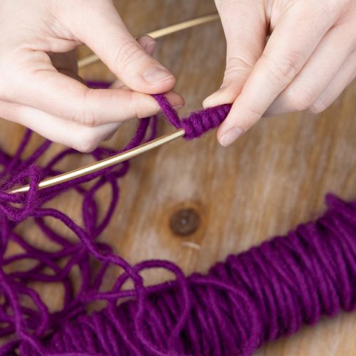 Produkt Sznurek wełniany, fioletowy, 55m, ozdobny do florystyki i rękodzieła