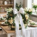 Elegancka wstążka do wieńca z efektem mory, 200 mm, biała, ze złotym perłowym brzegiem i specjalnym wykończeniem, 25 m – idealna do dekoracji i uroczystości | Floristik24.pl