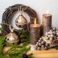 Floristik24 Metalowe dzwonki z dekoracją reniferów, dekoracja adwentowa, dzwonek bożonarodzeniowy z gwiazdkami, złote dzwony w stylu antycznym Ø9cm wys.14cm 2 sztuki